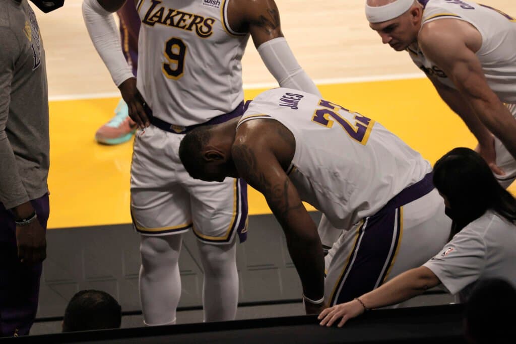 LeBron James suffers damaging injury!