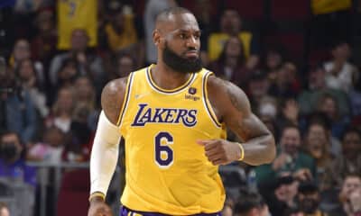 LeBron signs massive contract extension with the Lakers