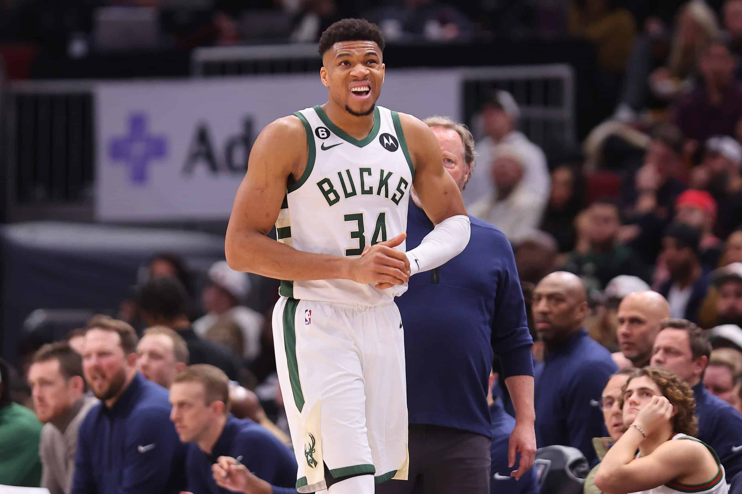 Giannis Antetokounmpo suffers sprained ligament in right wrist