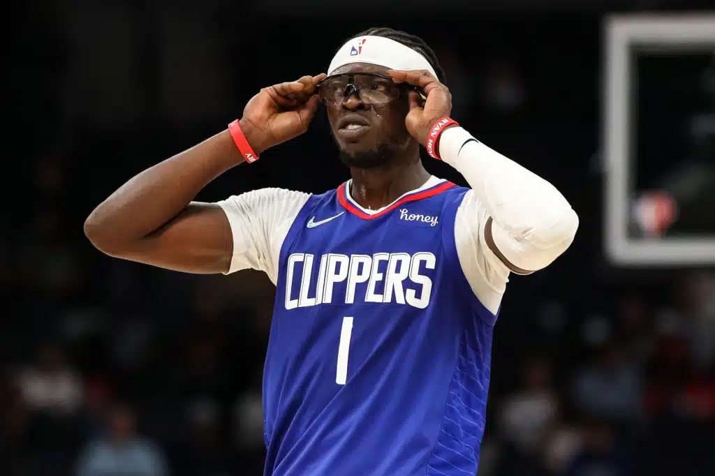 Reggie Jackson signs with Nuggets