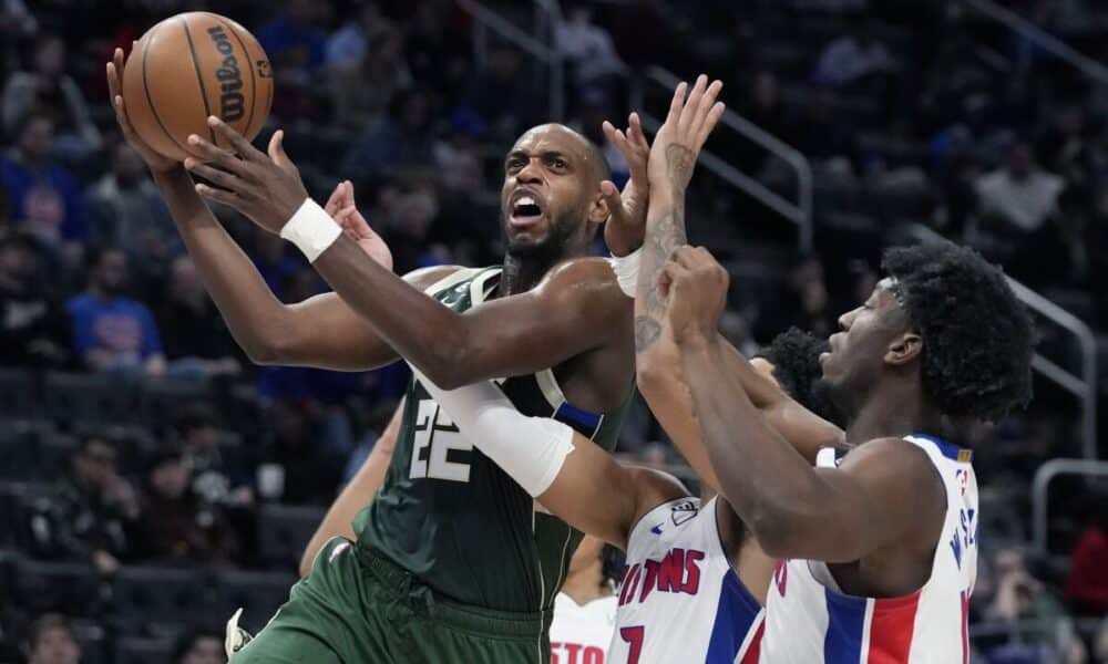 Khris Middleton Returns To The Bucks