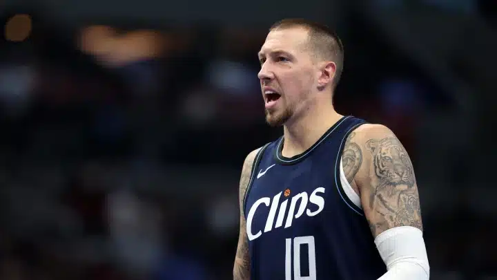 Daniel Theis Signs One-Year Deal With Pelicans