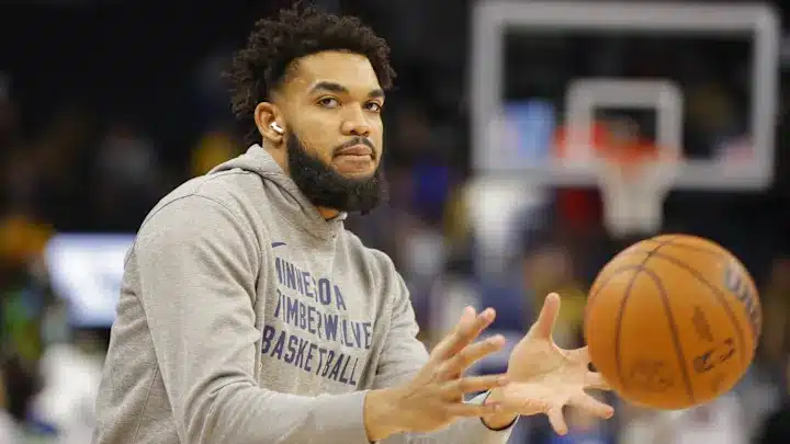 How Karl-Anthony Towns Negatively And Positively Impacts The Knicks